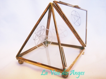 Pyramide en Métal Doré et Verre Pentagramme 10 cm