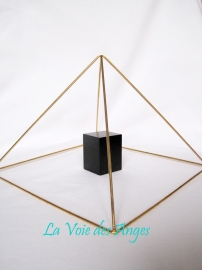 Pyramide laiton avec chambre bois